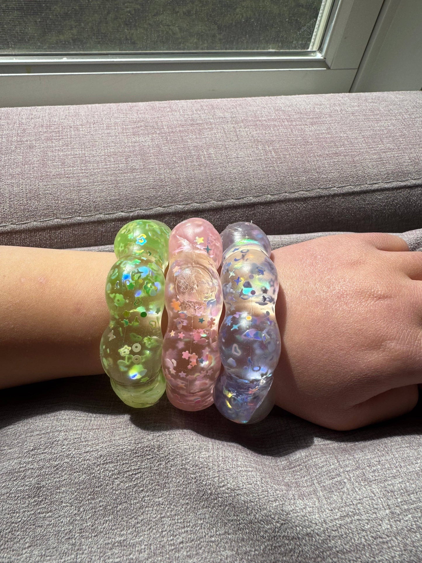 Feelzies™ Limited Edition Glitter Bracelet: Lime Pop
