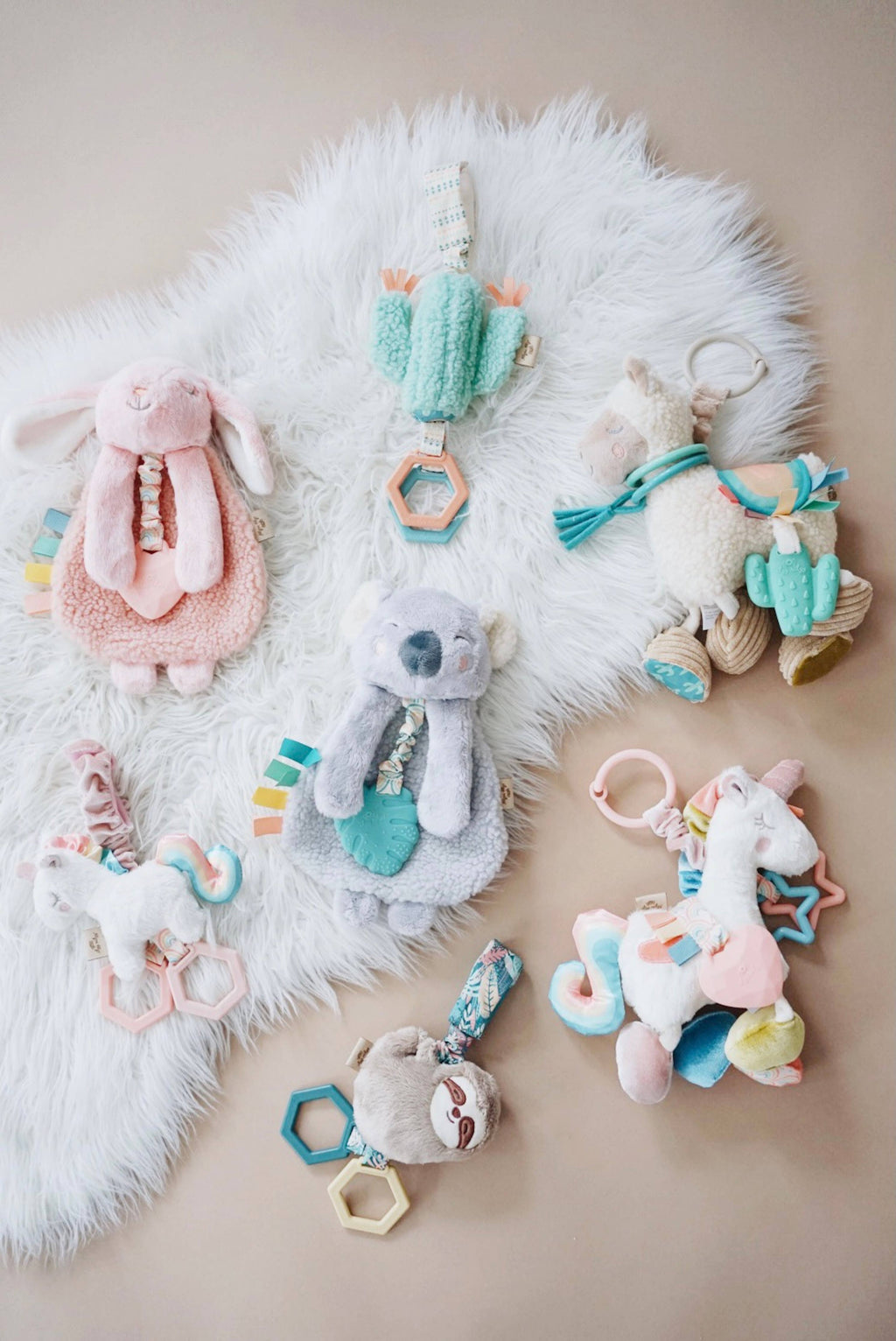 Itzy Friends Link & Love™ Activity Plush with Teether Toy: Unicorn