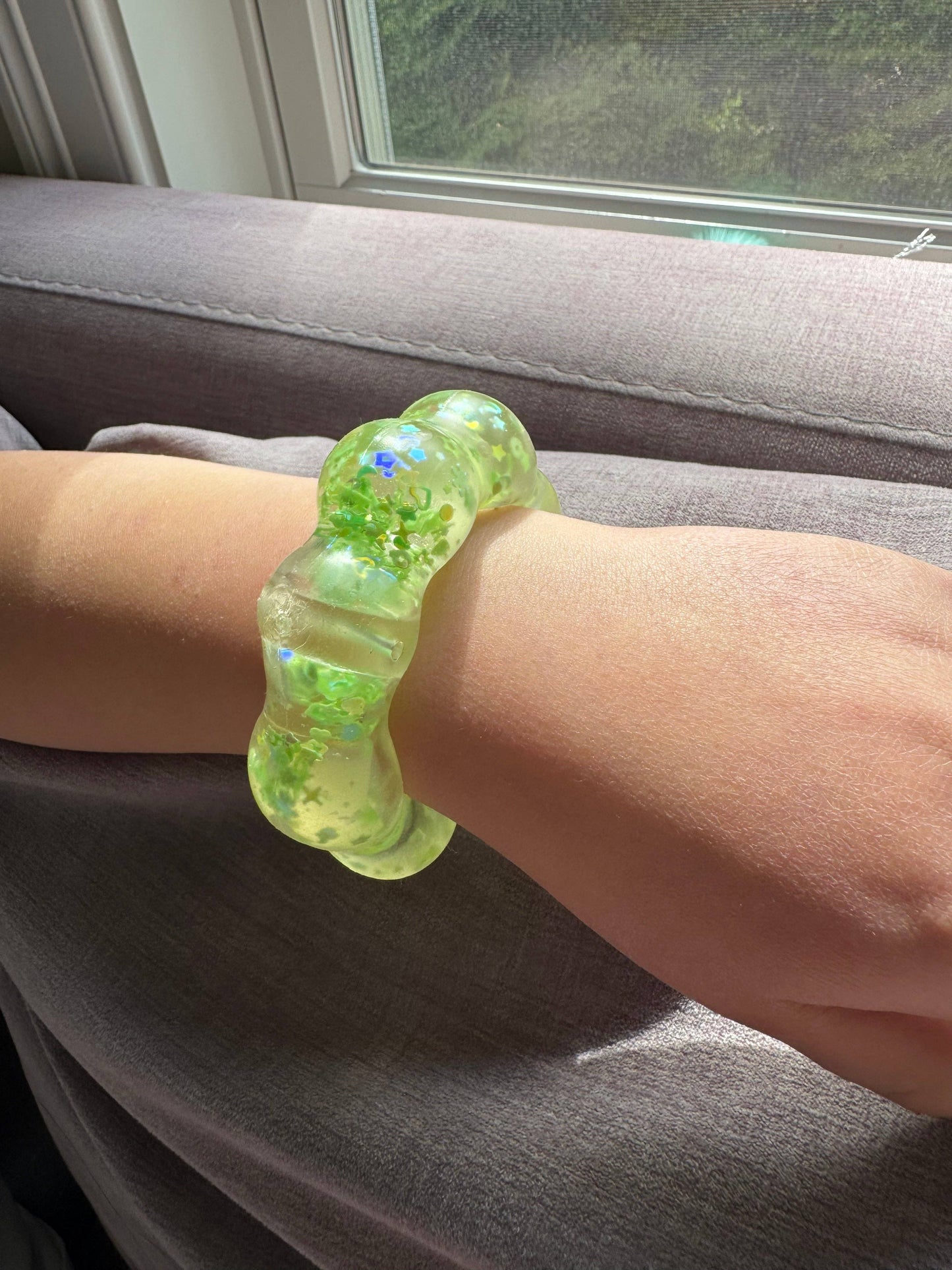 Feelzies™ Limited Edition Glitter Bracelet: Cotton Candy Sparkle